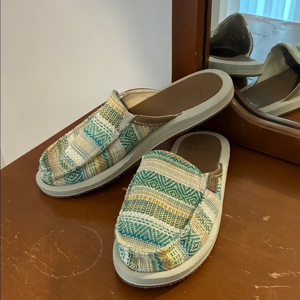 SANUK slip on shoes so colorful BRAND NEW